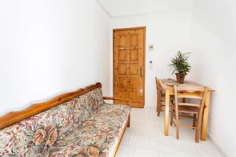 Michalis Litinas Apartments Ajía Marína Kültér fotó