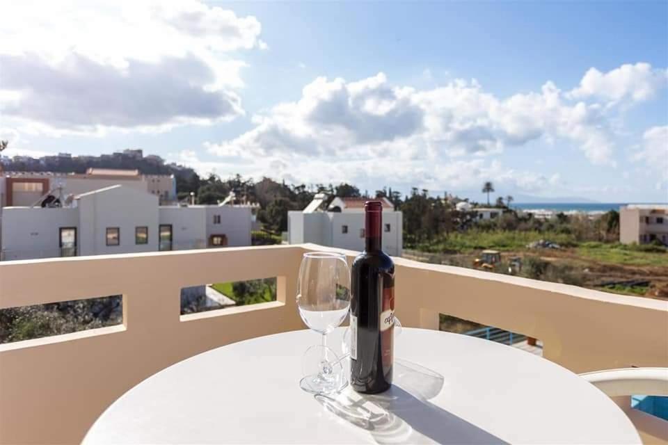 Michalis Litinas Apartments Ajía Marína Kültér fotó