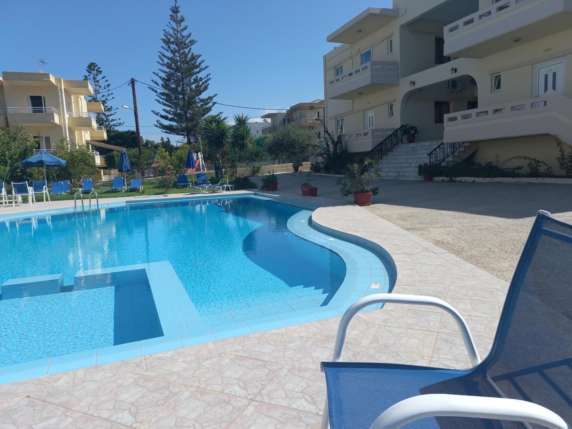 Michalis Litinas Apartments Ajía Marína Kültér fotó